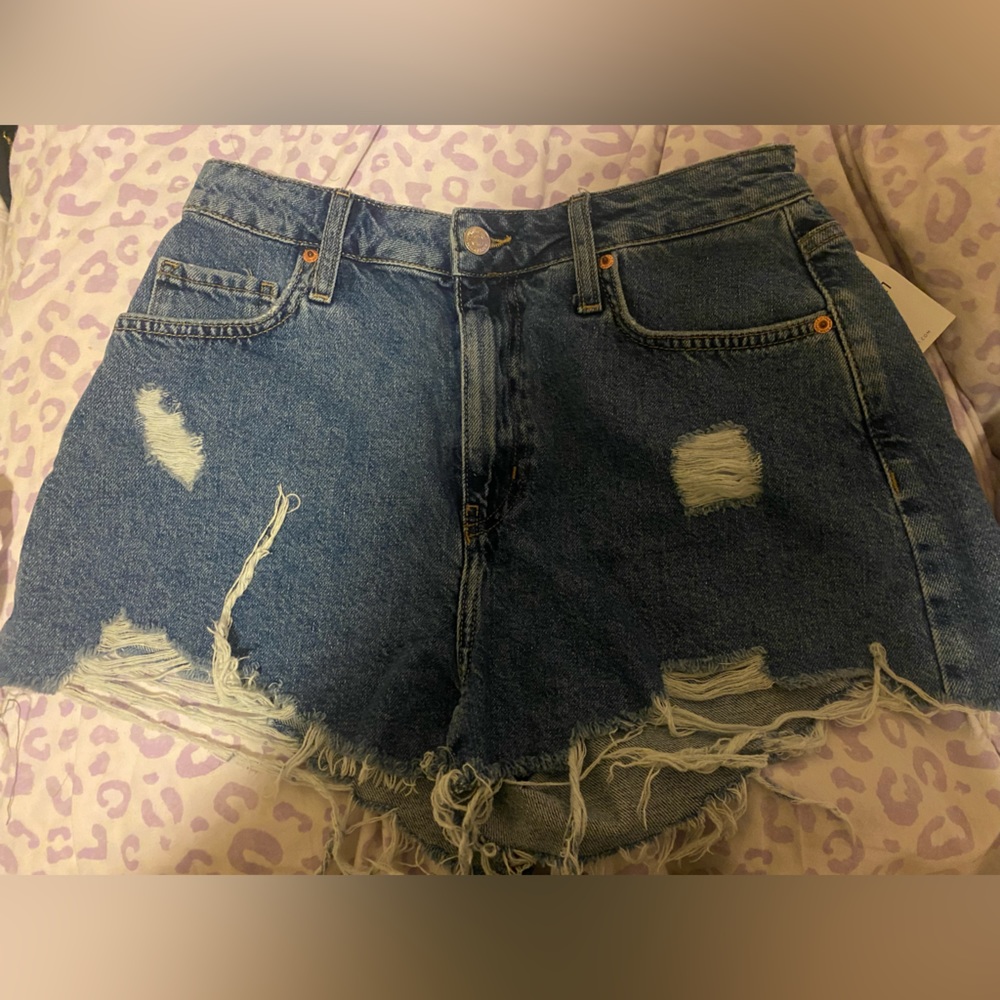 high rise shorts from forever 21, never worn, and also still has the tag.